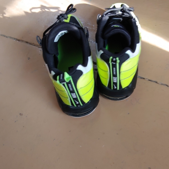 Too many sneckers - Picture 2 of 3